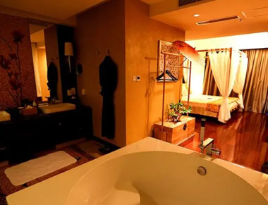 青岛市南养生会所的黄昏恋：当爱情遇上八十岁